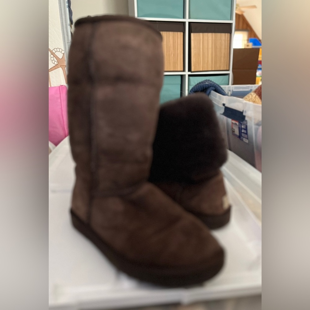 Women’s Tall Classic Dark Brown Ugg Boot Size 7
